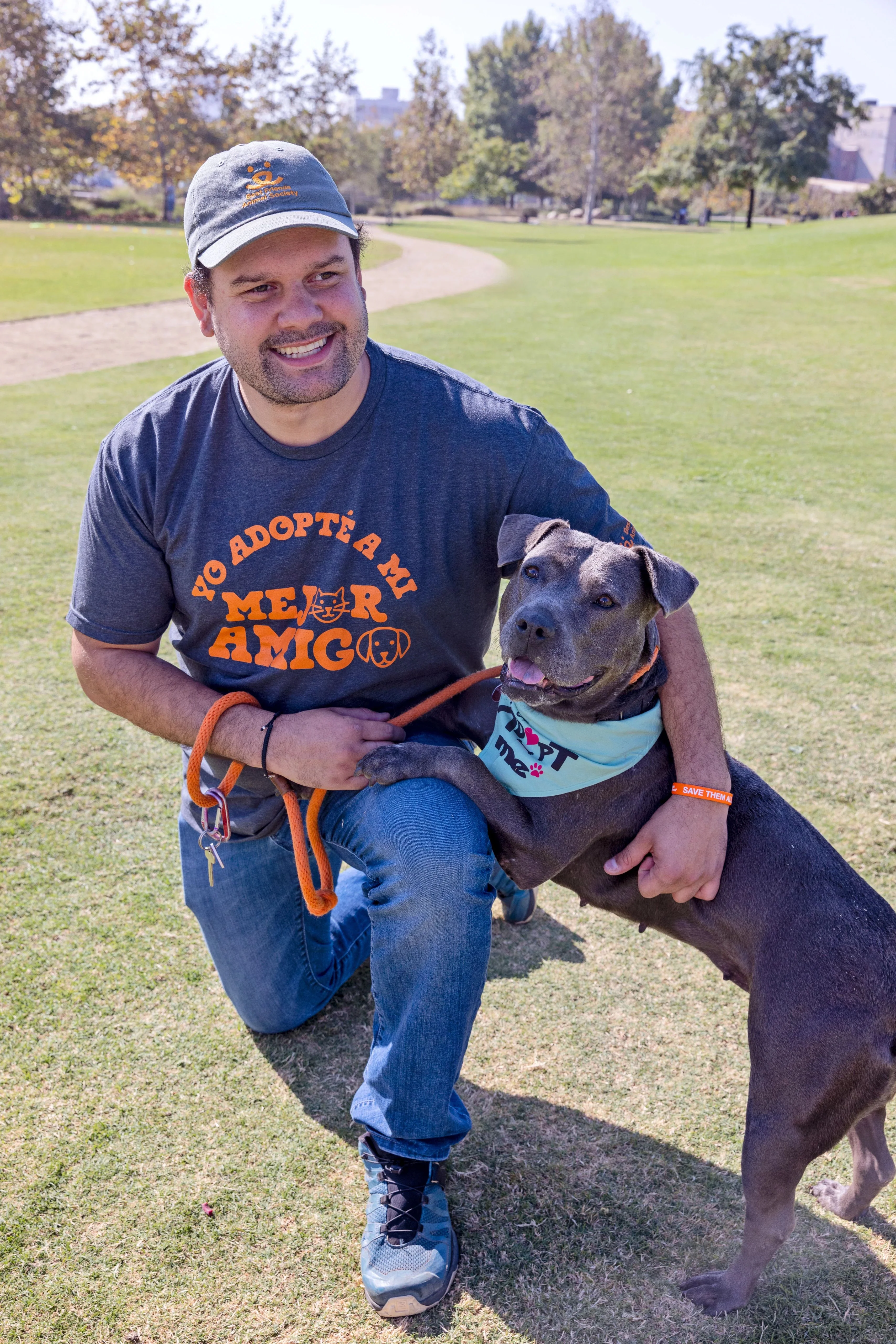 I Adopted en Espanol T-Shirt - Image 4
